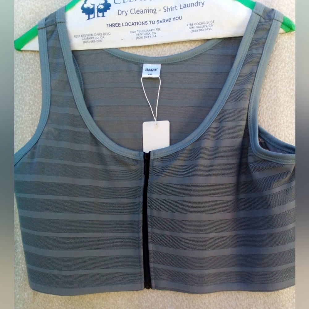 NWT! Zip-Front Sport Bra
